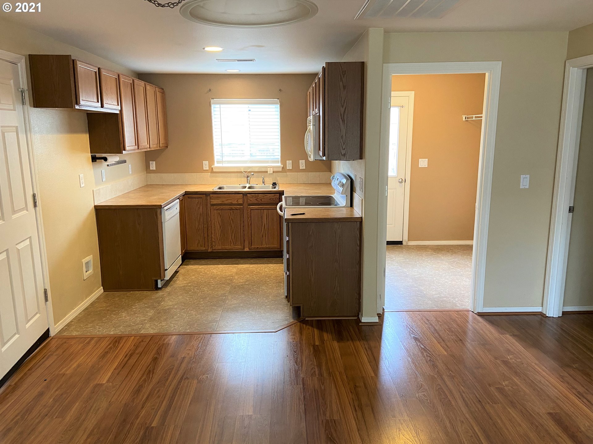 1910 South 57th Place Springfield, OR 97478 - Photo 6 of 16