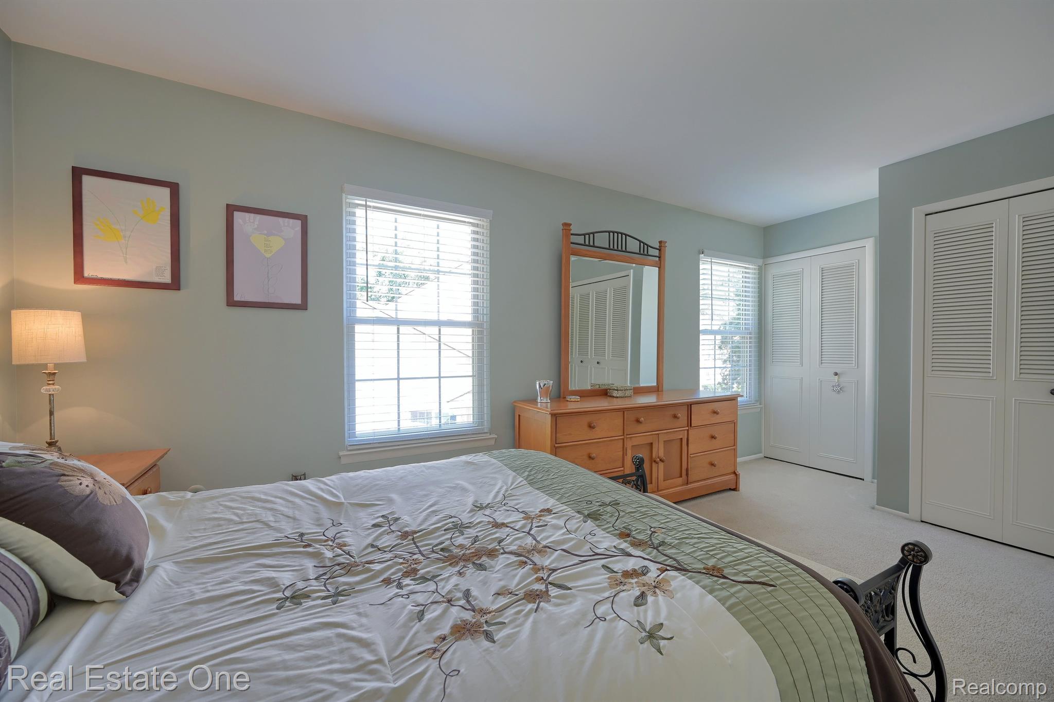 284 1st Street Rochester, MI 48307 - Photo 11 of 29 Wonderful Light Throughout!