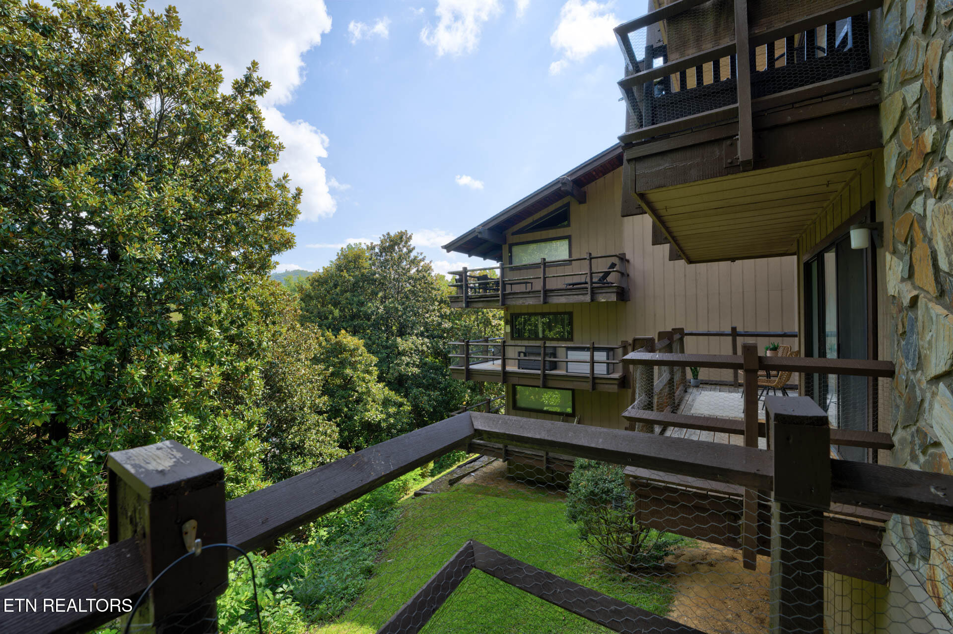 1081 Cove Road, Unit 613 Sevierville, TN 37876 - Photo 3 of 33 English Mountain Condo-26