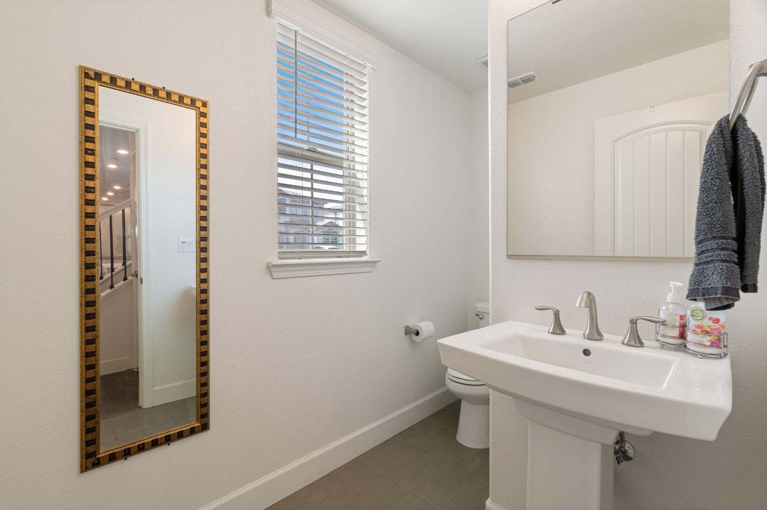 1032 Sebago Street Roseville, CA 95747 - Photo 4 of 49