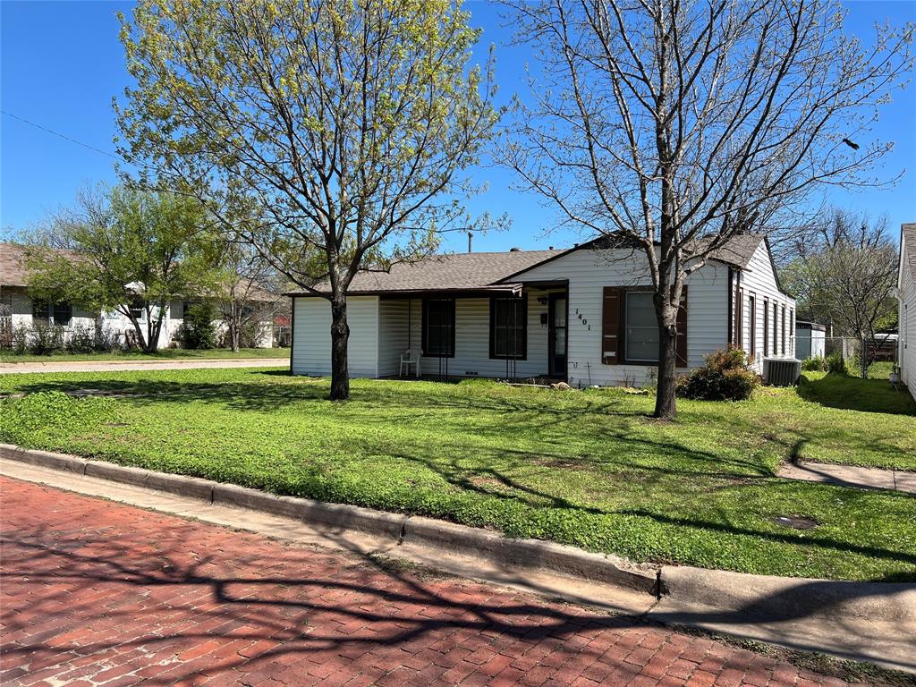 1401 Polk Street Wichita Falls, TX 76309 - Photo 11 of 29 a front view of a house with a yard