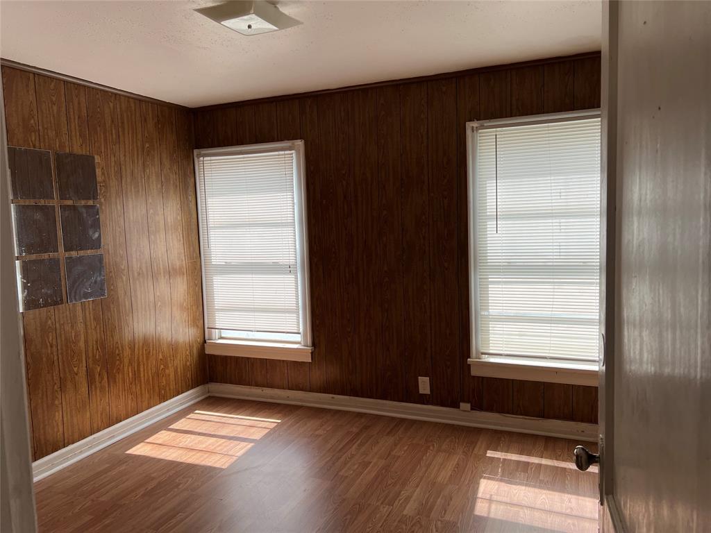 1401 Polk Street Wichita Falls, TX 76309 - Photo 14 of 29 a view of an empty room and window