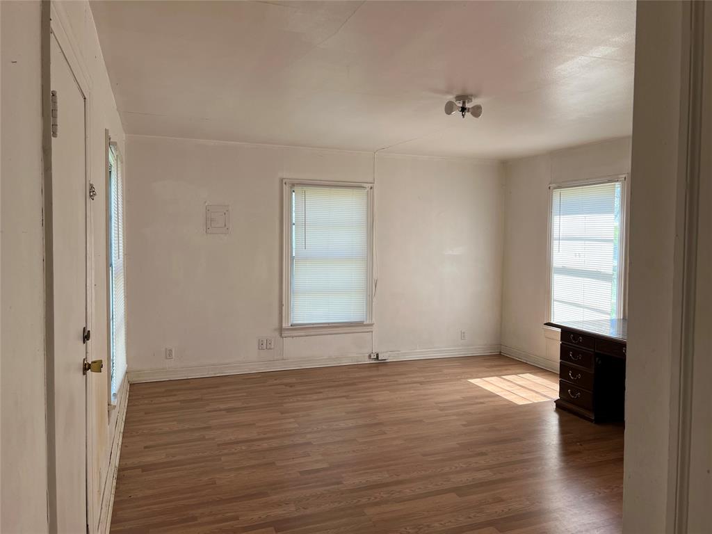 1401 Polk Street Wichita Falls, TX 76309 - Photo 22 of 29 an empty room with wooden floor and windows