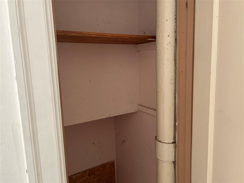 1401 Polk Street Wichita Falls, TX 76309 - Photo 25 of 29 a close view of closet