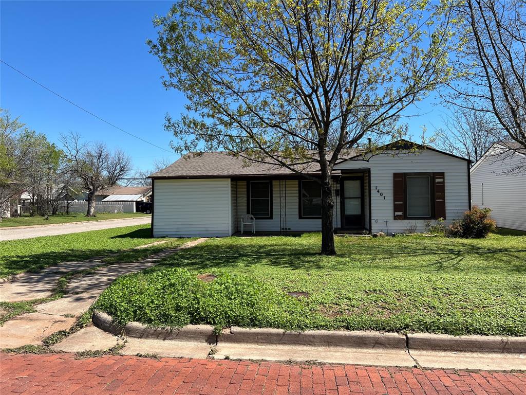 1401 Polk Street Wichita Falls, TX 76309 - Photo 5 of 29 a house that is sitting in middle of green field