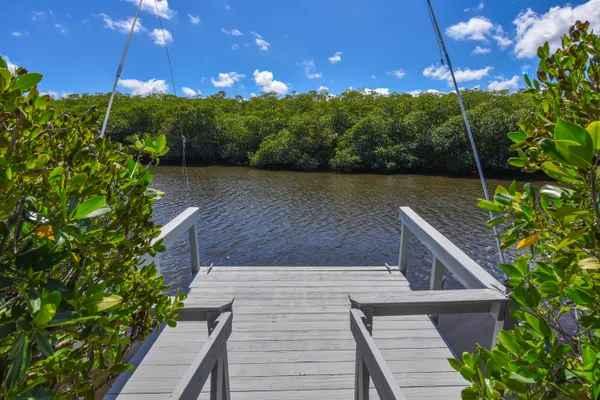 $296,500 | 950 South Kanner Highway, Stuart, FL 34994