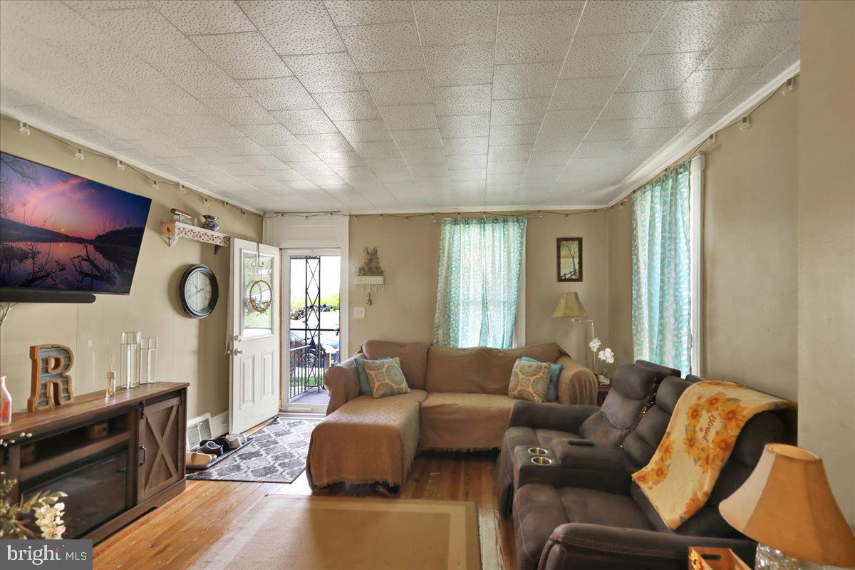 258 East Walnut Street Kutztown, PA 19530 - Photo 4 of 30 a living room with furniture and a flat screen tv
