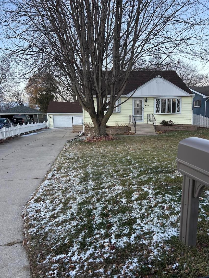 976 3rd Street Menasha, WI 54952 - Photo 2 of 3