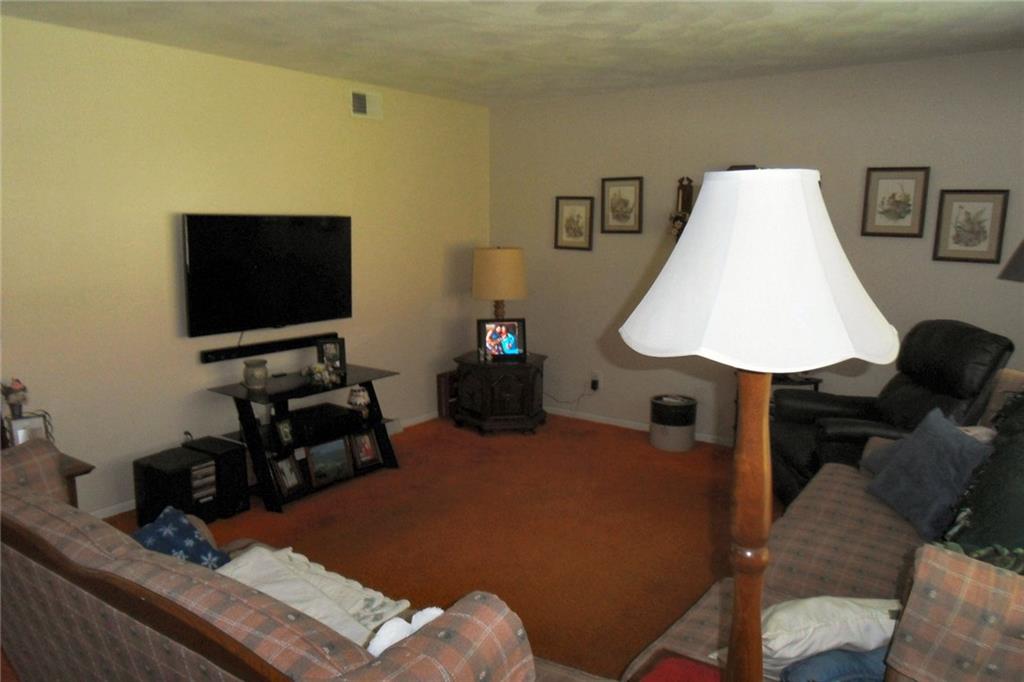529 State Park Road New Alexandria, PA 15670 - Photo 4 of 25