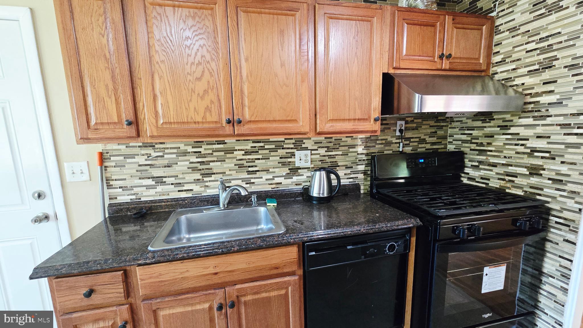 5020 Paducah Road College Park, MD 20740 - Photo 20 of 64 Kitchen with granite and backsplash