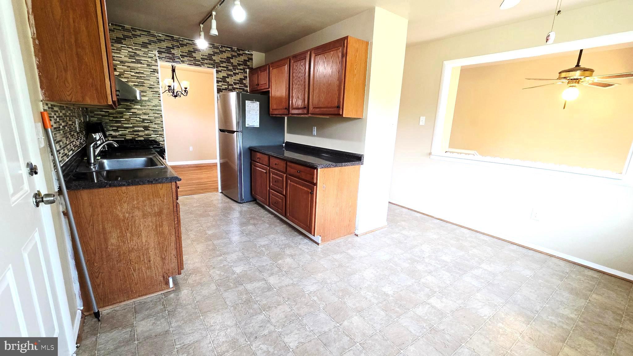 5020 Paducah Road College Park, MD 20740 - Photo 23 of 64 Kitchen with Breakfast Area