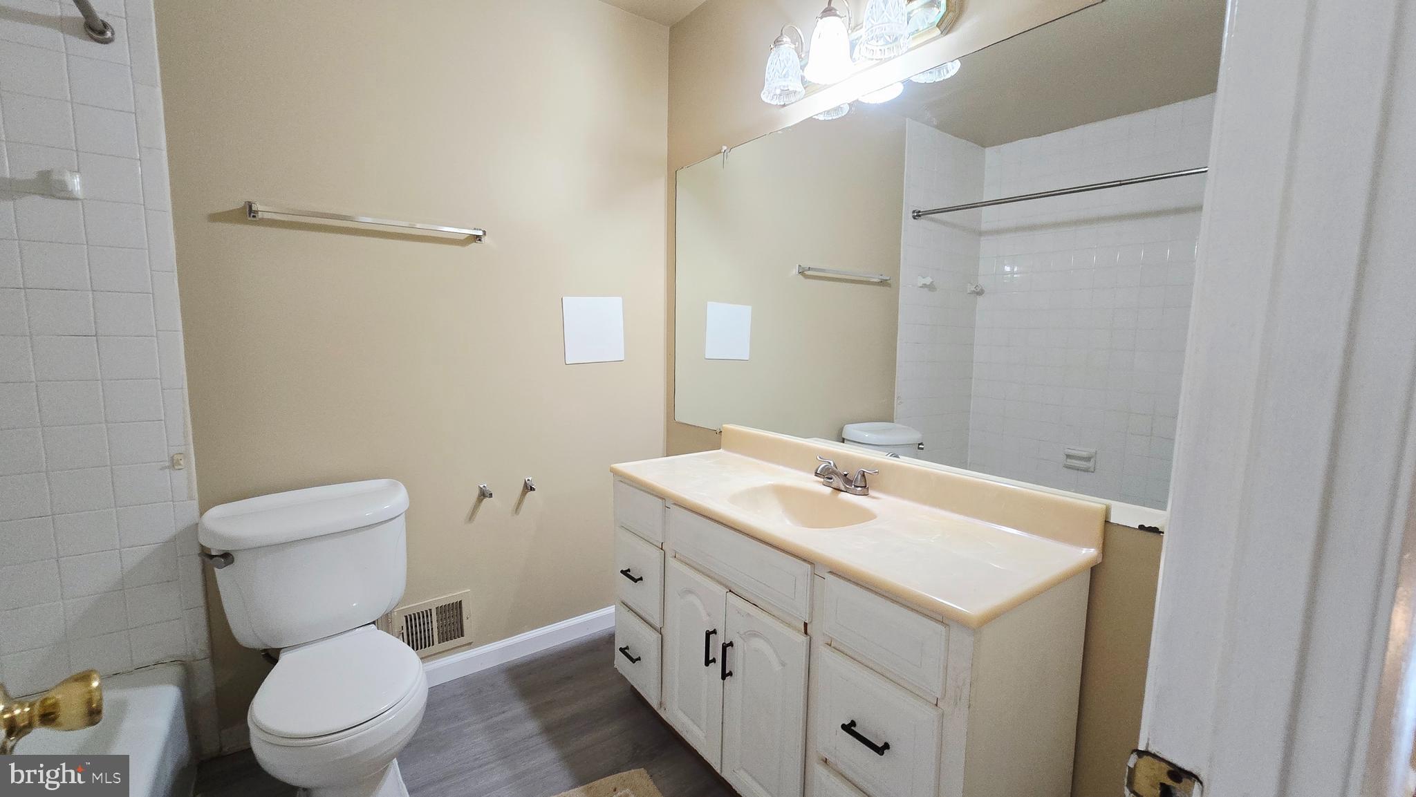 5020 Paducah Road College Park, MD 20740 - Photo 37 of 64 Hallway Full Bathroom