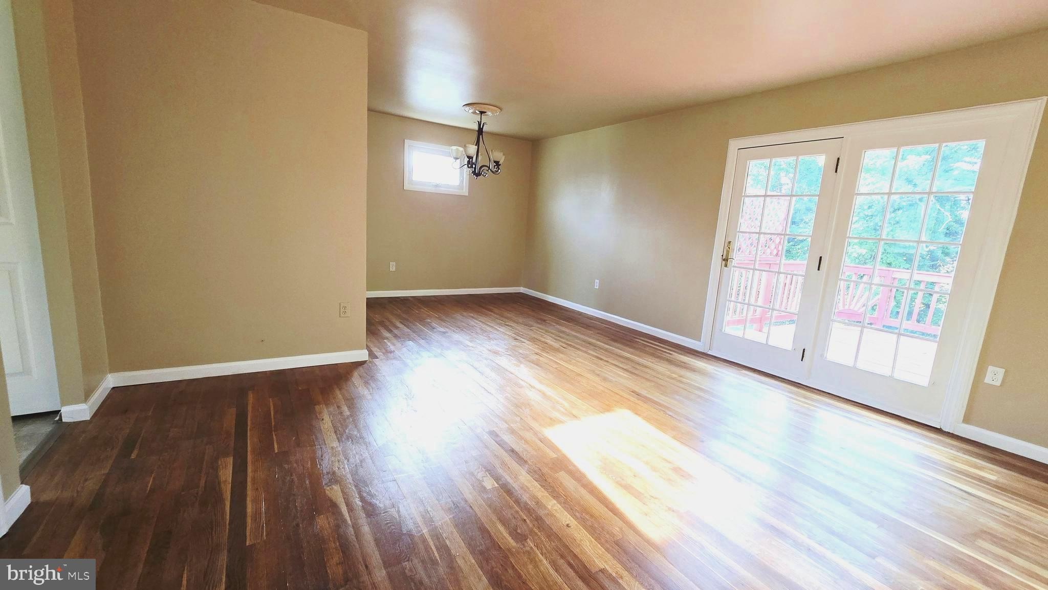 5020 Paducah Road College Park, MD 20740 - Photo 10 of 64 Large Living-Dining Room