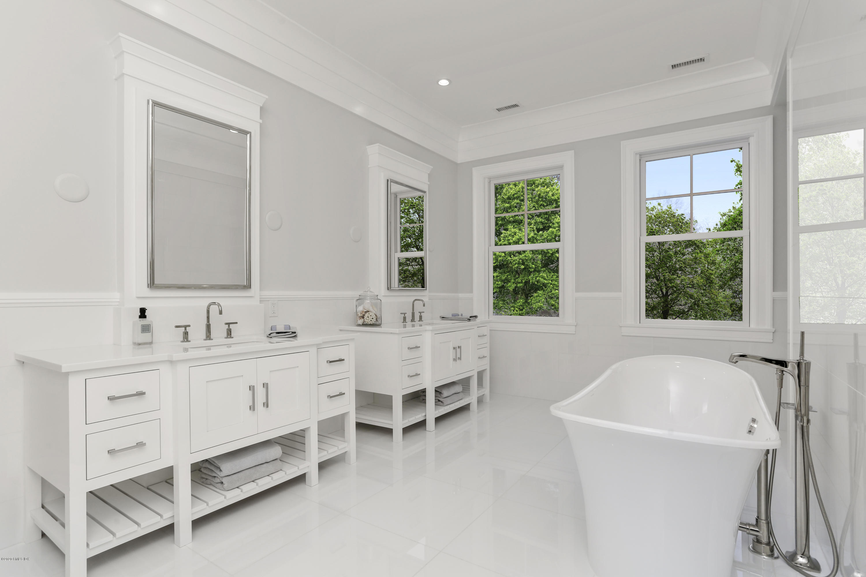 498 Lake Avenue Greenwich, CT 06830 - Photo 29 of 37 a bathroom with a tub a sink and a window