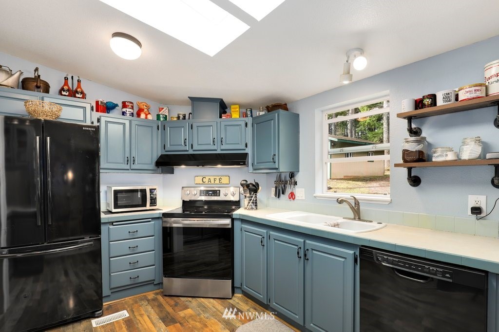 9930 Fairview Lake Road Southwest Port Orchard, WA 98367 - Photo 5 of 28 Gallery Image 5