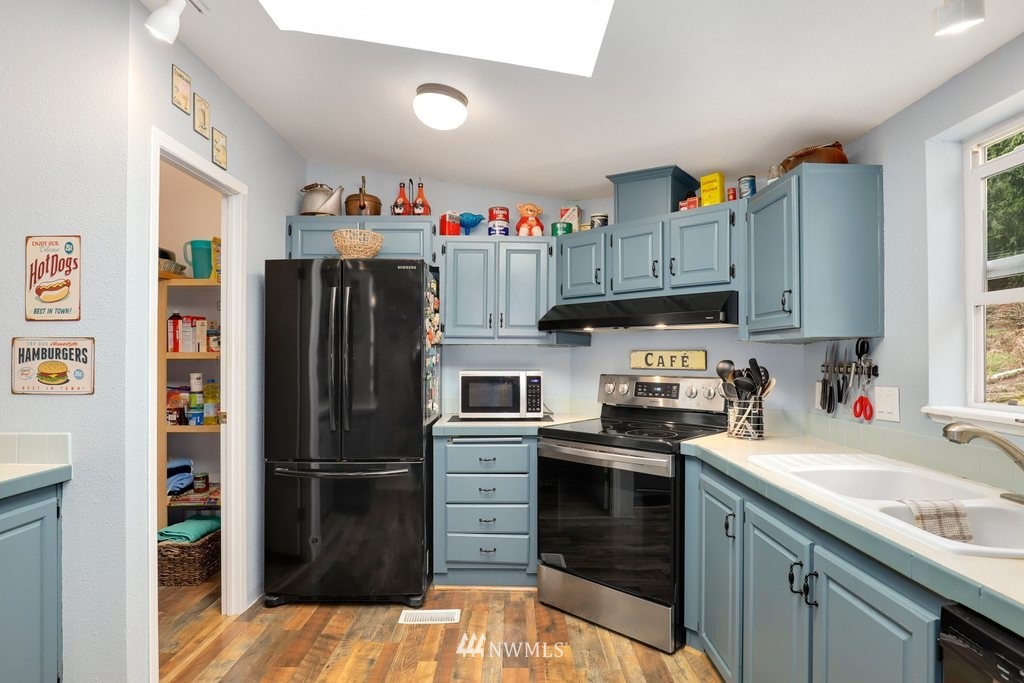 9930 Fairview Lake Road Southwest Port Orchard, WA 98367 - Photo 6 of 28 Gallery Image 6