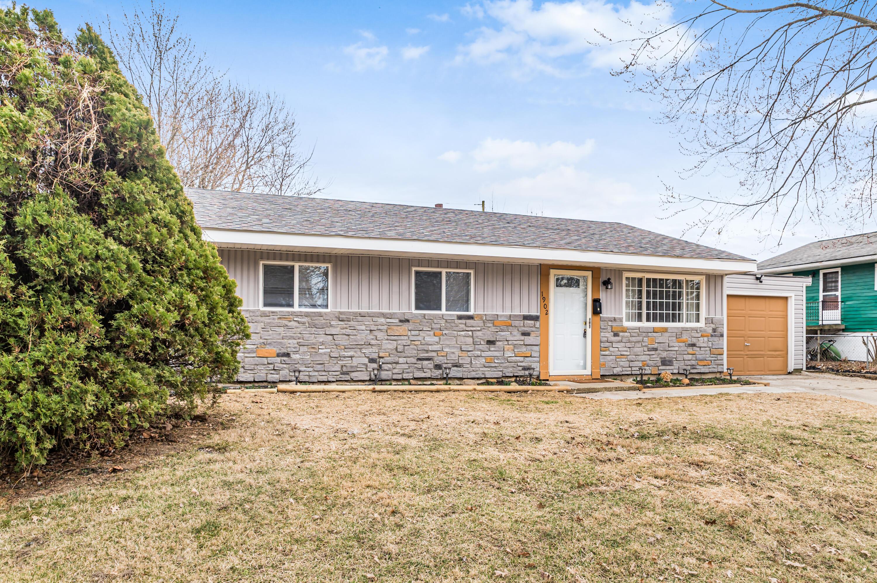 1902 Stetson Road Columbus, OH 43232 - Photo 2 of 46 W_1902_Stetson_Rd-116