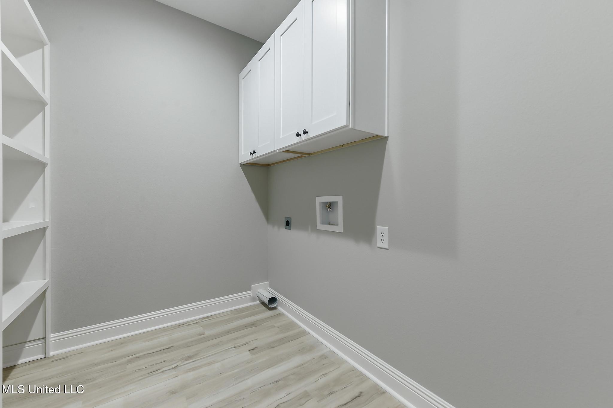 5360 Hoda Road Kiln, MS 39556 - Photo 25 of 38 Laundry Room