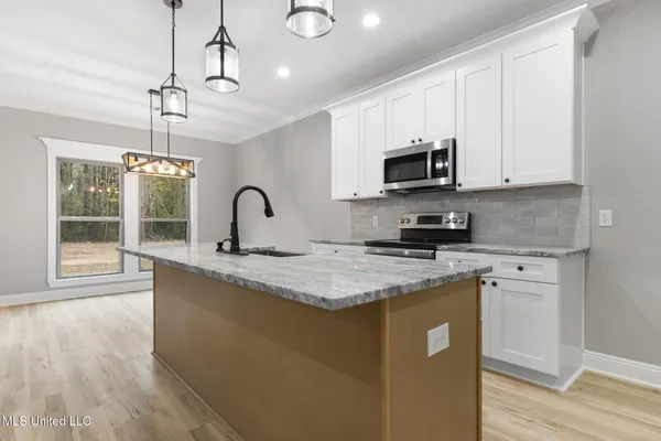 $399,900 | 5360 Hoda Road, Kiln, MS 39556