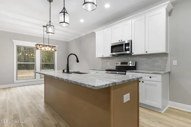 $399,900 | 5360 Hoda Road, Kiln, MS 39556