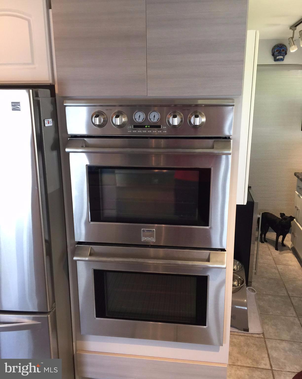 7506 Old Battle Grove Road Baltimore, MD 21222 - Photo 9 of 30 Pro Double oven with Microwave area above