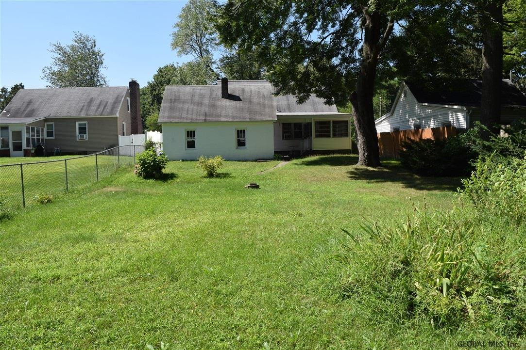 15 Pinehurst Road Colonie, NY 12205 - Photo 4 of 46 Photo 4