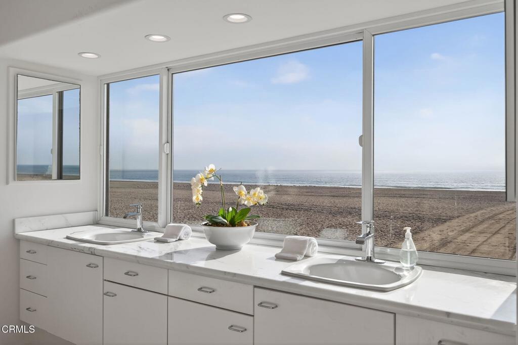 4169 Ocean Drive Oxnard, CA 93035 - Photo 38 of 74 47-web-or-mls-053_Upmarketmedia_4169Oce-