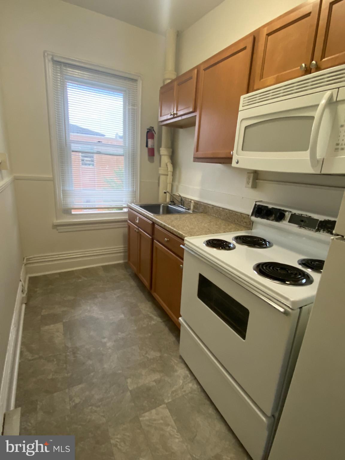260 Verbeke Street Harrisburg, PA 17102 - Photo 18 of 20 Apt #3 kitchen