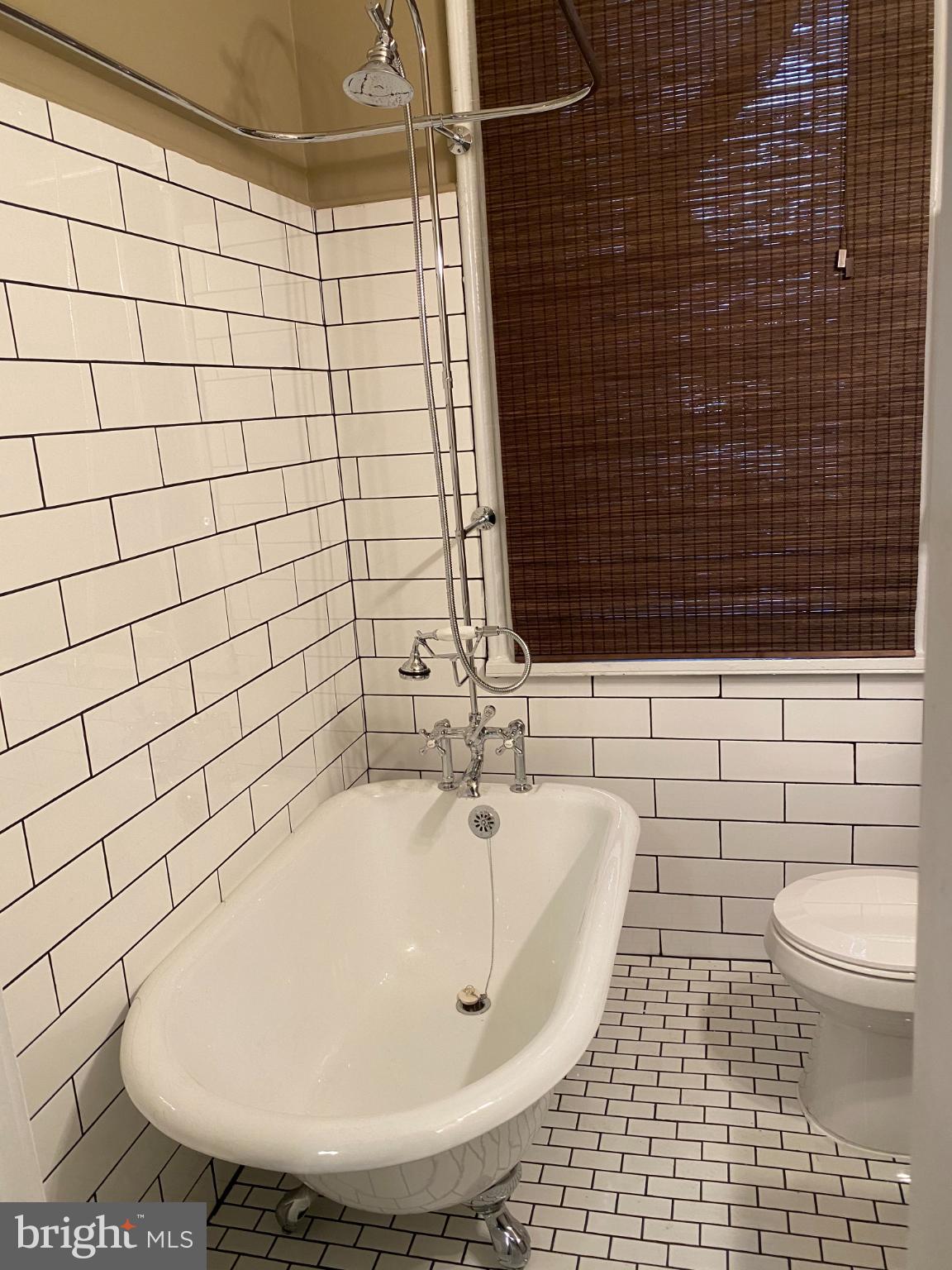 260 Verbeke Street Harrisburg, PA 17102 - Photo 7 of 20 Apt #1 bathroom