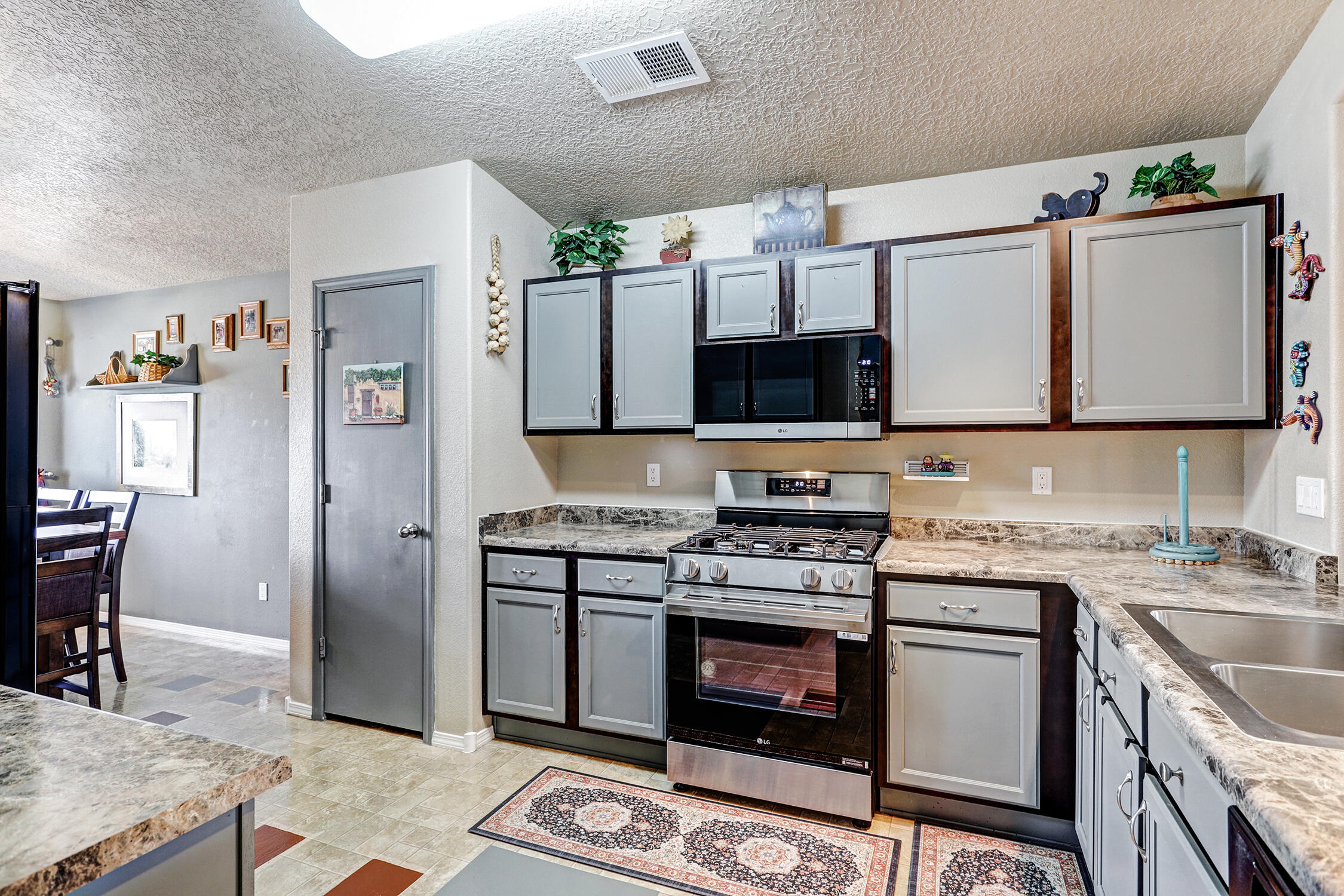 758 Redwood Street Southwest Rio Rancho, NM 87124 - Photo 6 of 25 Gallery Image 6
