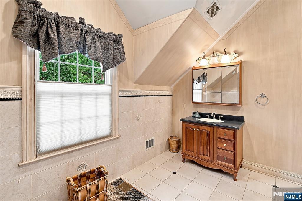168 Birch Road Franklin Lakes, NJ 07417 - Photo 40 of 50 Gallery Image 40