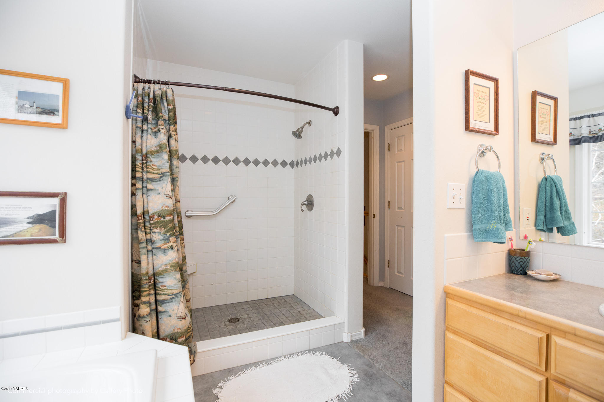 601 Hancock Road Cowiche, WA 98923 - Photo 18 of 28 a bathroom with a shower and a sink