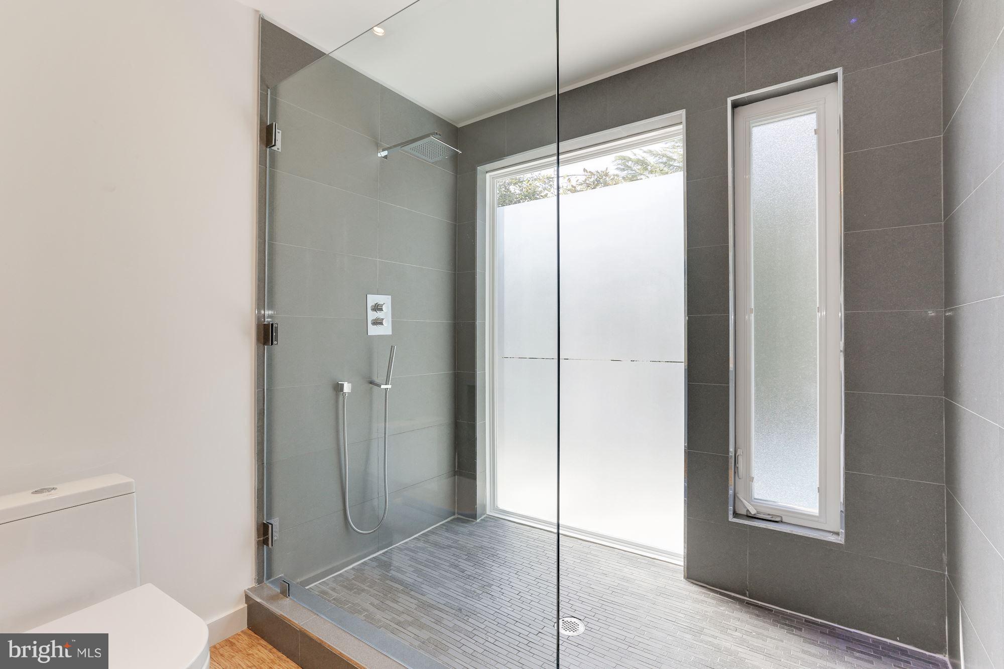 5020 Overlook Road Northwest Washington, DC 20016 - Photo 19 of 30 Bath (Master)