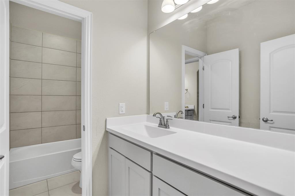 3522 Ridgecross Drive Rockwall, TX 75087 - Photo 18 of 34 Bathroom with large vanity