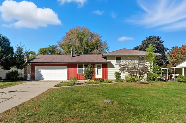 $250,000 | 8458 Ivywood Avenue South, Cottage Grove, MN 55016