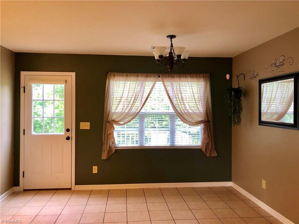 589 Whitney Road Mocksville, NC 27028 - Photo 11 of 25 Dining / breakfast area