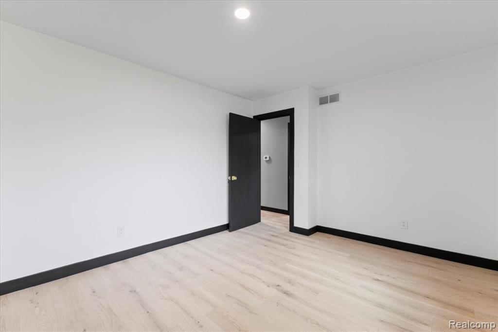 12115 Newburgh Road Livonia, MI 48150 - Photo 12 of 19 Gallery Image 12