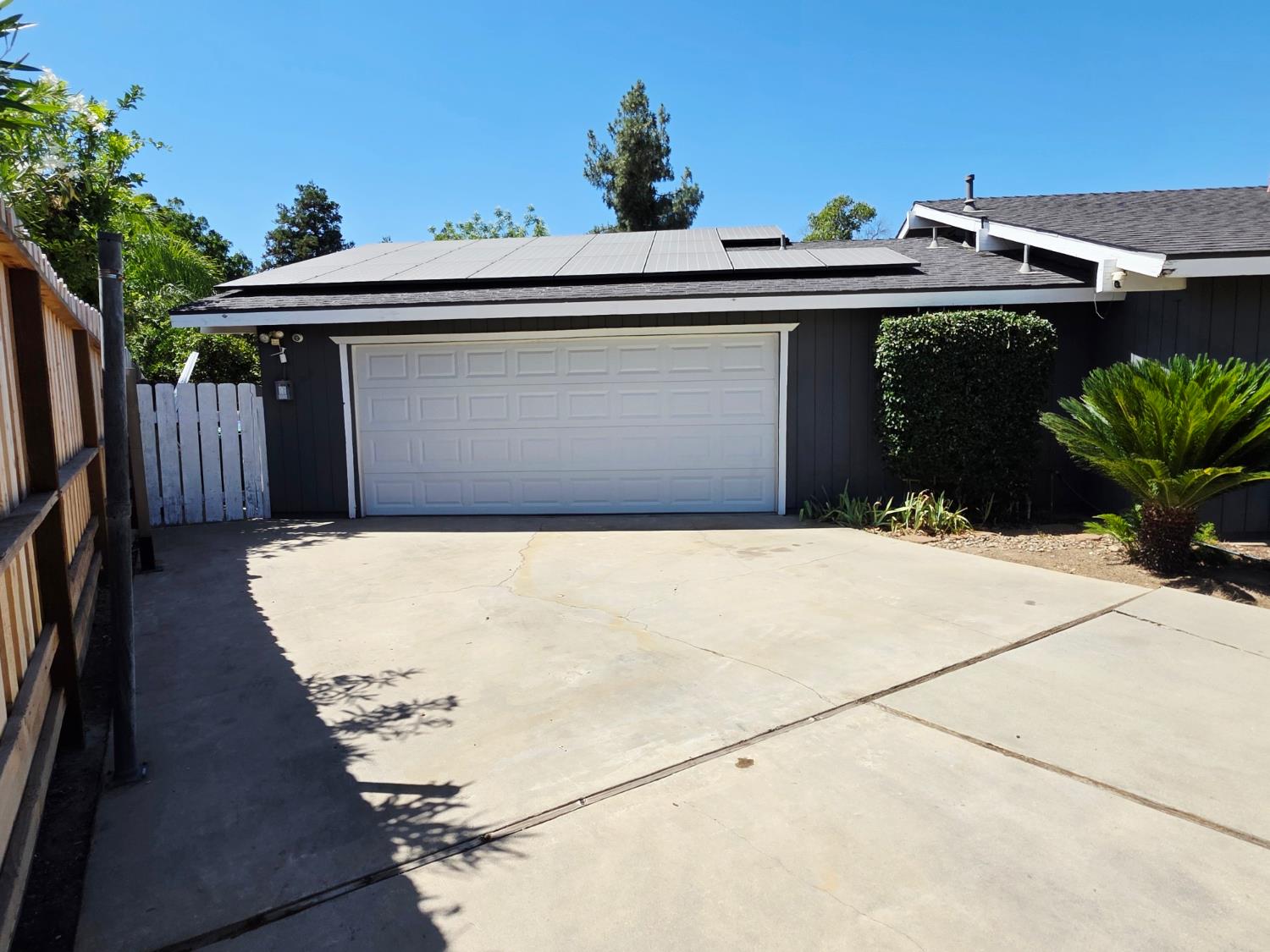 2214 Holt Avenue Sanger, CA 93657 - Photo 5 of 54