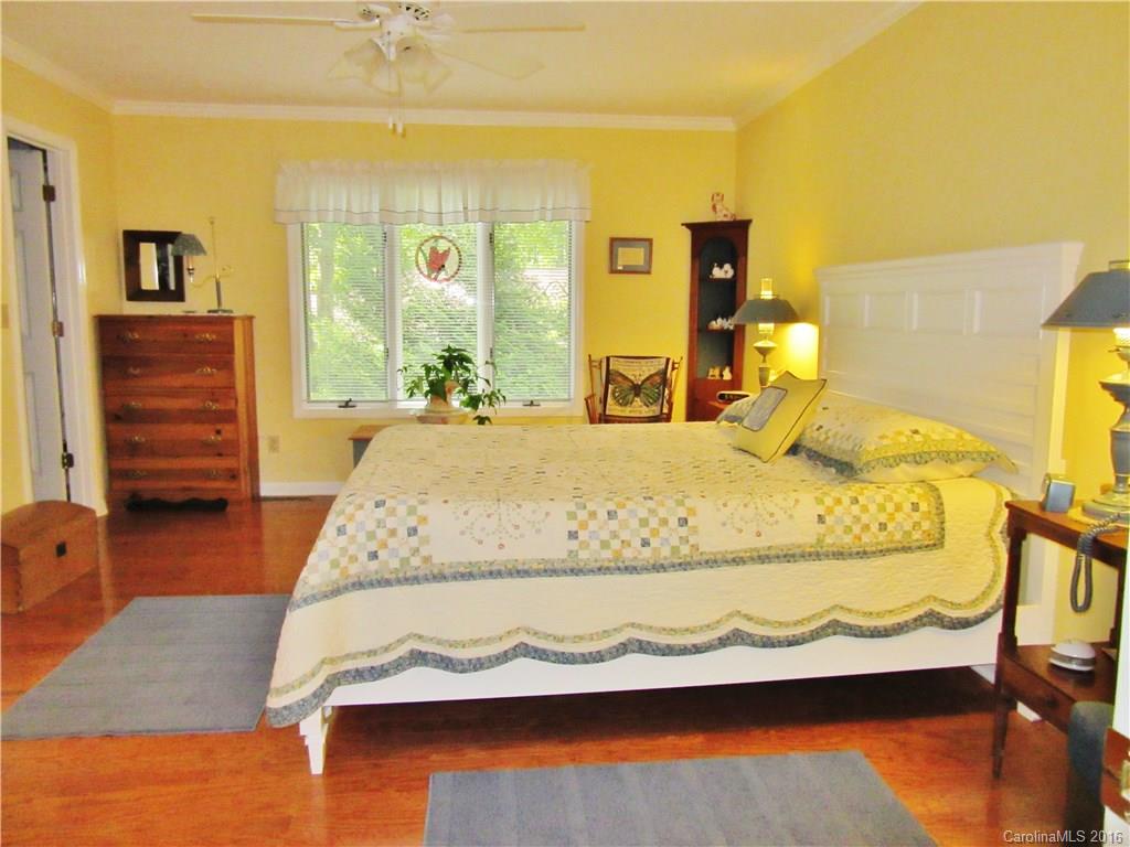 202 Thomas Road, Unit 13 Hendersonville, NC 28739 - Photo 13 of 24 Gallery Image 13