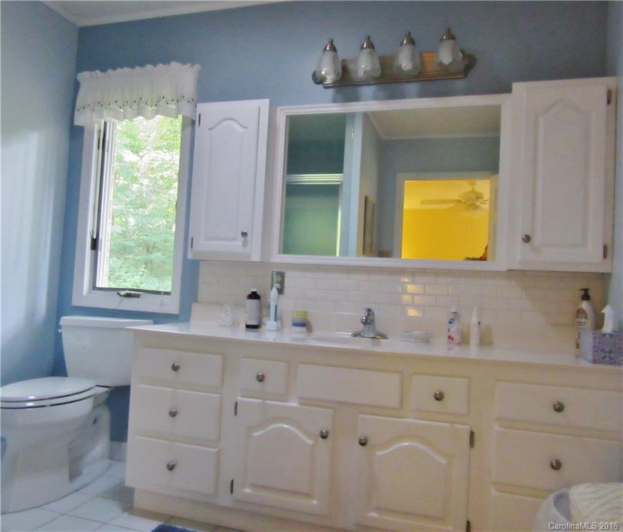 202 Thomas Road, Unit 13 Hendersonville, NC 28739 - Photo 14 of 24 Gallery Image 14