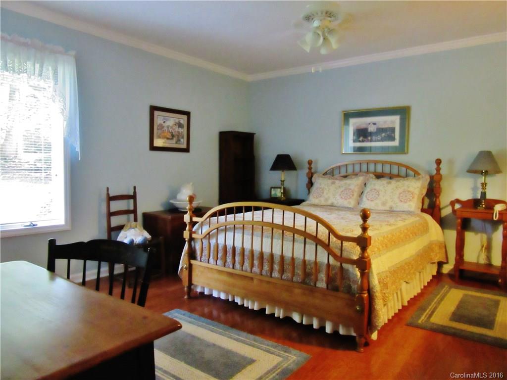 202 Thomas Road, Unit 13 Hendersonville, NC 28739 - Photo 15 of 24 Gallery Image 15