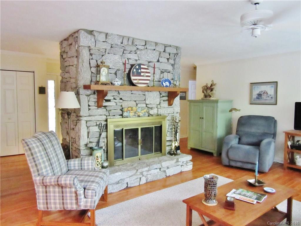 202 Thomas Road, Unit 13 Hendersonville, NC 28739 - Photo 4 of 24 Gallery Image 4