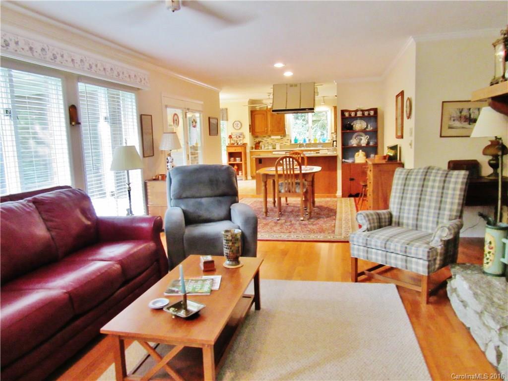 202 Thomas Road, Unit 13 Hendersonville, NC 28739 - Photo 5 of 24 Gallery Image 5