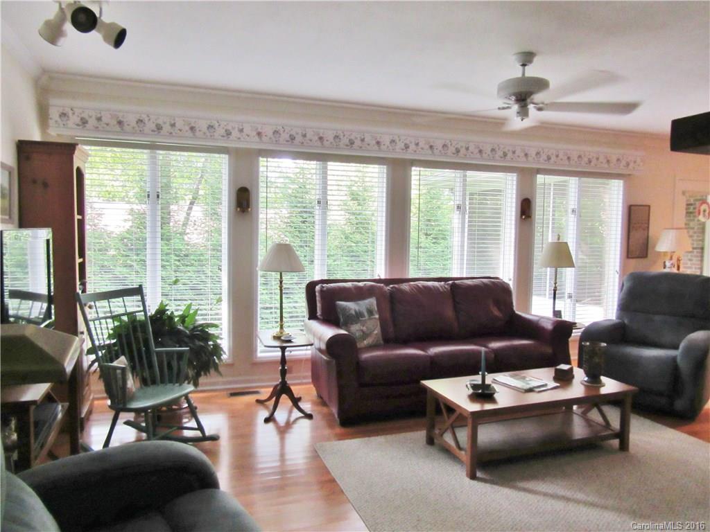 202 Thomas Road, Unit 13 Hendersonville, NC 28739 - Photo 6 of 24 Gallery Image 6