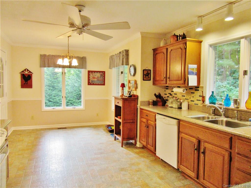 202 Thomas Road, Unit 13 Hendersonville, NC 28739 - Photo 9 of 24 Gallery Image 9
