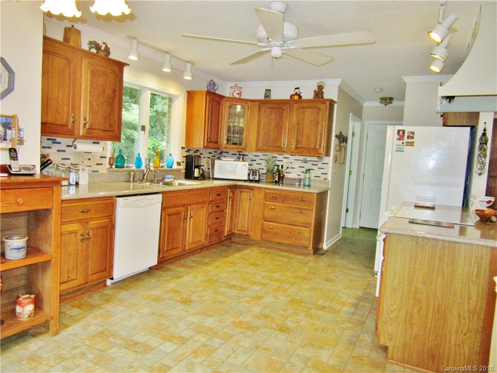 202 Thomas Road, Unit 13 Hendersonville, NC 28739 - Photo 10 of 24 Gallery Image 10