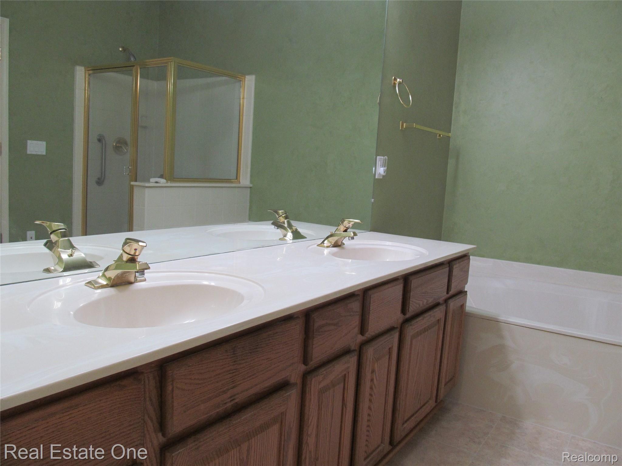 1505 Ford Court, Unit 29 Rochester, MI 48306 - Photo 15 of 30 IMG_1239.JPG