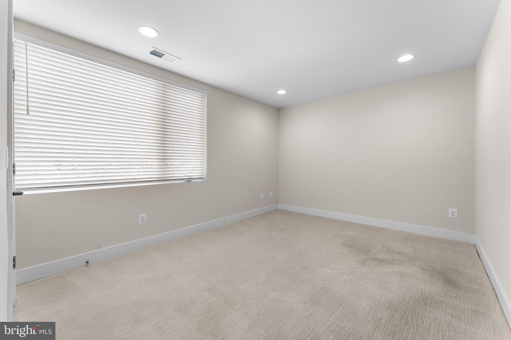2827 24th Road South Arlington, VA 22206 - Photo 28 of 48 Bright and airy blank canvas space.