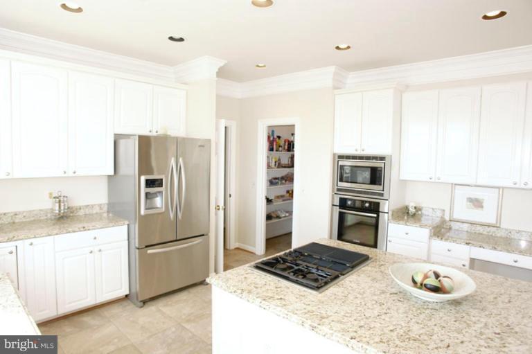 8524 Churchill Downs Road Gaithersburg, MD 20882 - Photo 10 of 30 Stainless steel appliances!