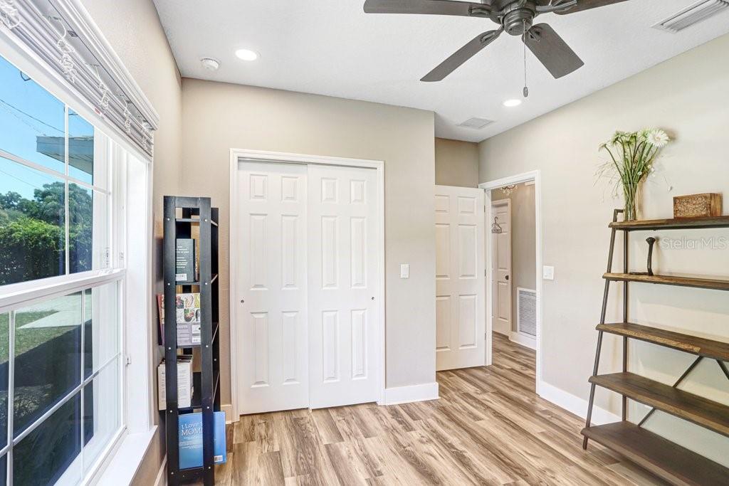 618 Oak Ridge Drive Brandon, FL 33510 - Photo 12 of 38 Gallery Image 12